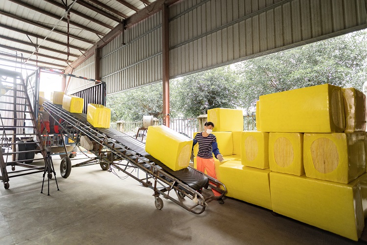 哪里有做离心玻璃棉的厂家